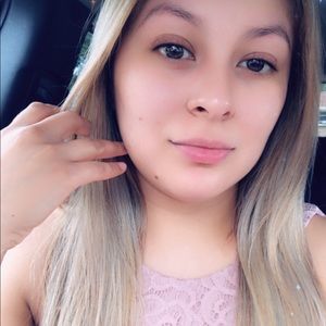 Meet your Posher, Yesenia
